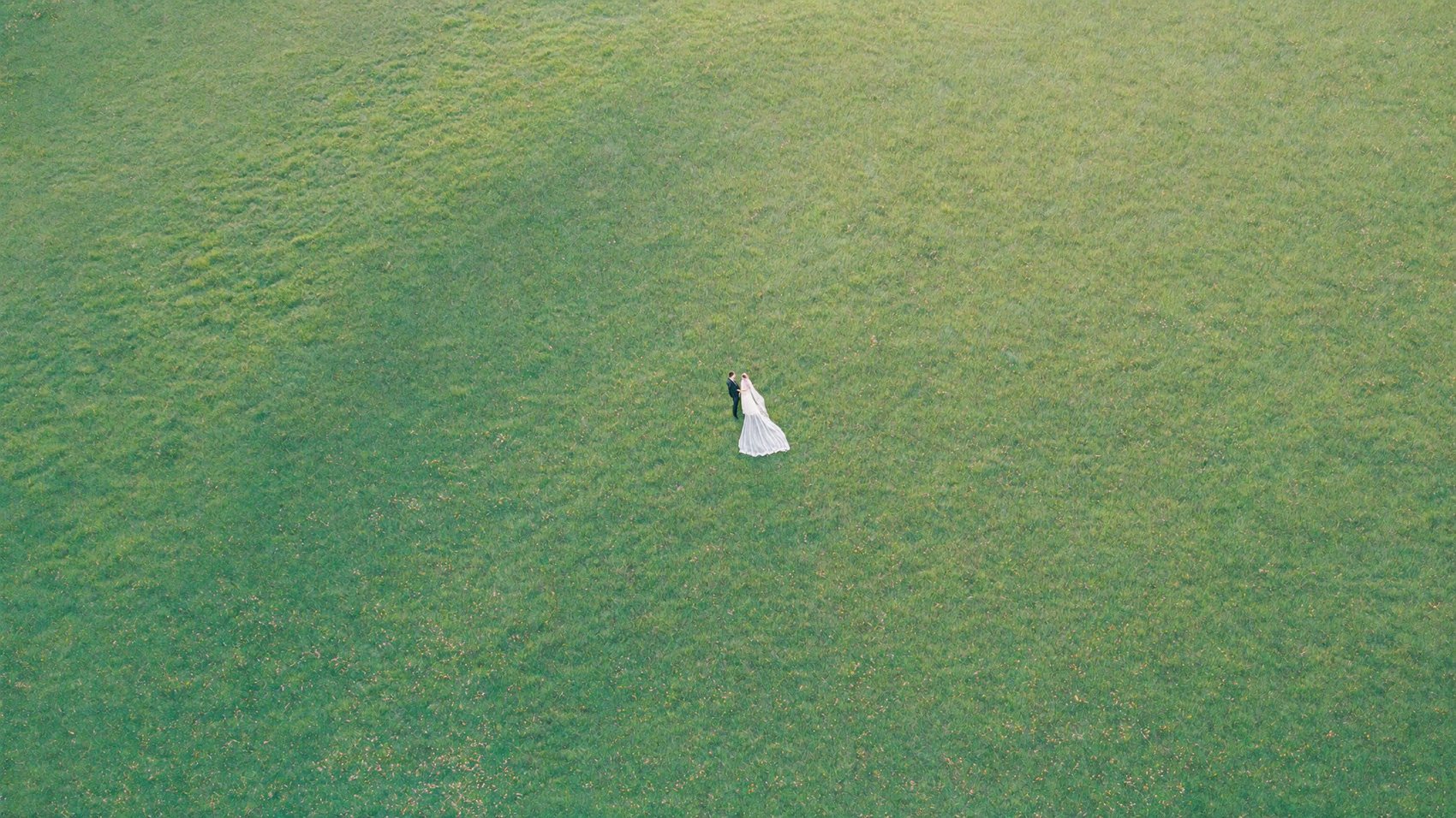 Drone snemanje poroke: Aerial posnetki ki vzamejo dih