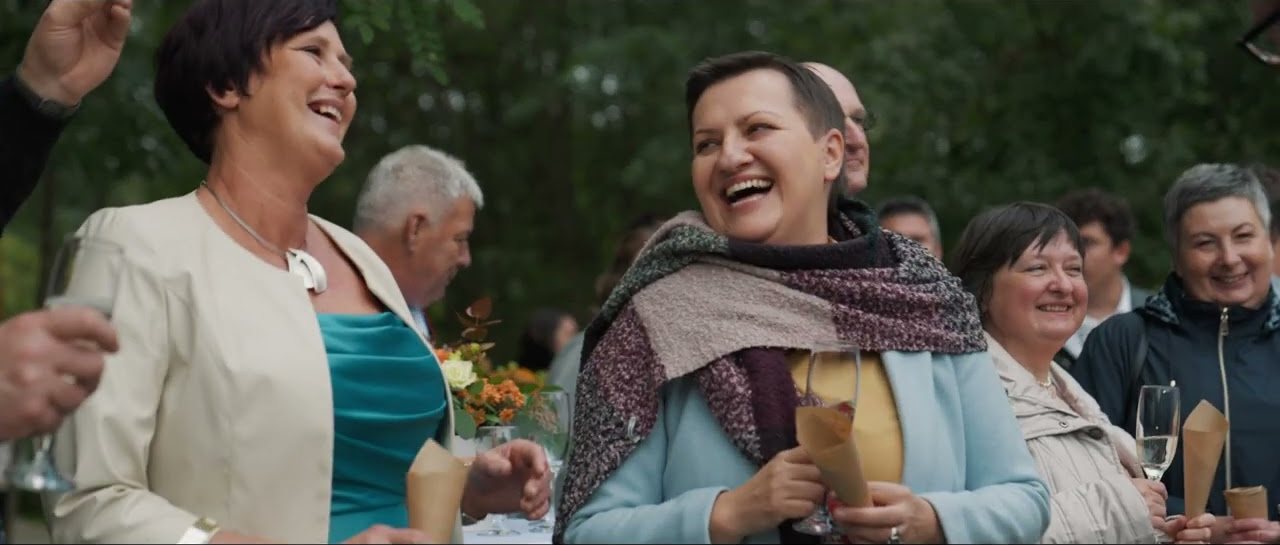 Kader iz poročnega filma Klavdija in Dejan — Otok Ljubezni