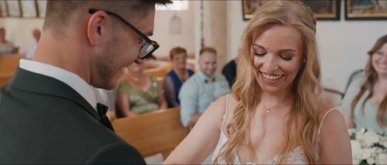 Kader iz poročnega filma Saška in Matic — Poročni film
